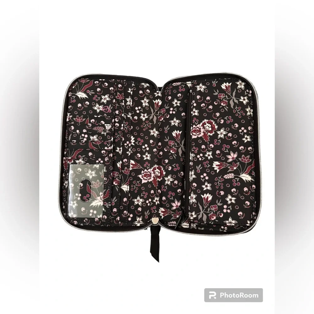 Vera Bradley Travel Wallet Wristlet in Black Quilted - Picture 3 of 3